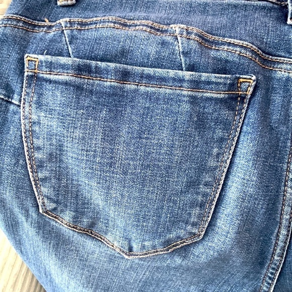 Jag Mid Rise Skinny Jeans w/5 pockets. Size 10 w/Spandex and Elastane. - Picture 6 of 13